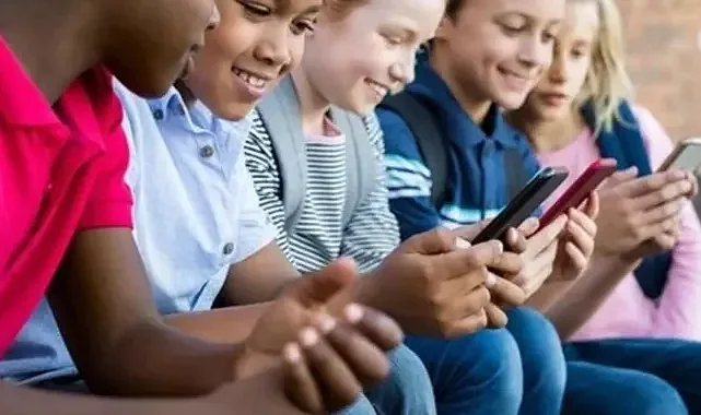 O Ülkede Okullara Telefon Yasağı Geliyor