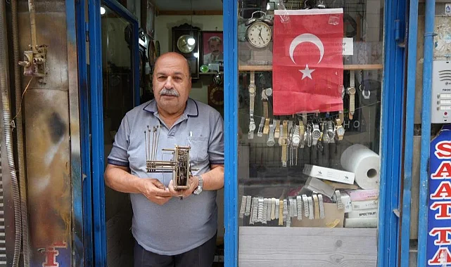 Samsun’da 4 Metrekarelik Dükkânda Saat Ustalığını Yaşatıyor