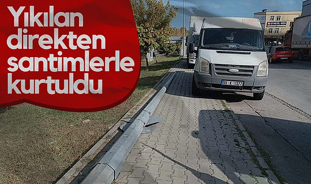 Samsun'da Minibüs, Yıkılan Direkten Santimlerle Kurtuldu