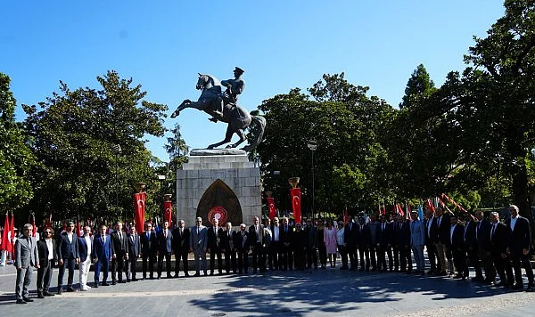 Samsun'da İlköğretim Haftası Kutlamaları Atatürk Anıtı'nda Yapıldı