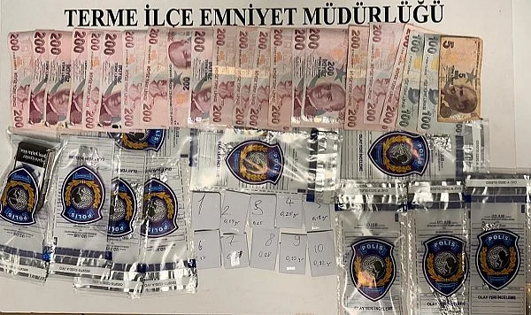 Terme'de Polisten Kaçamadılar: Kovalamacayla Durdurulan Araçtan Uyuşturucu Çıktı