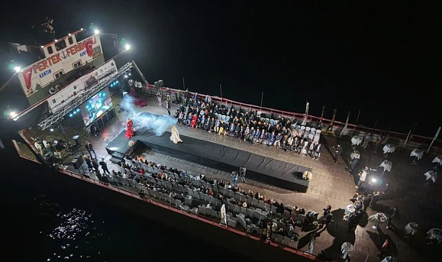 Türkiye’de Bir İlk: Feribotta Defile Düzenlendi