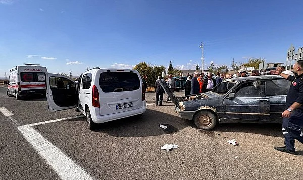 Acı Üstüne Acı! Cenaze Defnine Giden Aile Trafik Kazası Geçirdi: 3 Yaralı Hastaneye Kaldırıldı