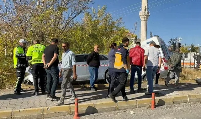 Yaralı Taşıyan Ambulans Hastaneye Giden Doktorla Çarpıştı