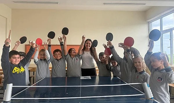 Alaçam'da Spora İlkadım Heyecanı: İlkokul Öğrencileri Masa Tenisi ve Badminton Eğitimlerine Başladı!