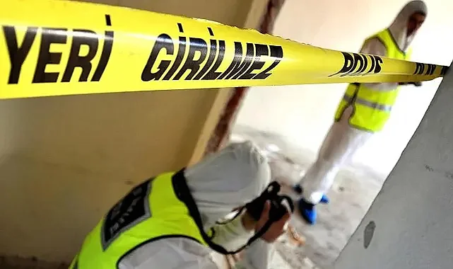 Annesi Öldü, Fark Etmeden Onunla Günlerce Yaşadı