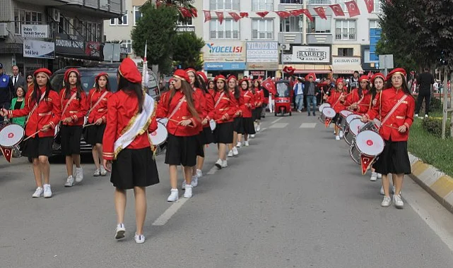 Bafra'da Cumhuriyet'in 102. Yılı Coşkuyla Kutlandı: Binler Yürüyüşe Katıldı