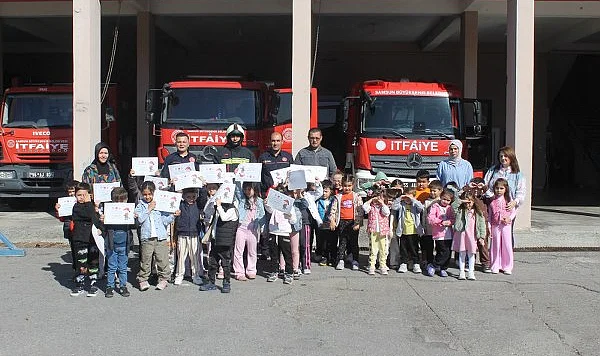 Bafra'da Anaokulu Öğrencileri İtfaiye Amirliğini Ziyaret Etti