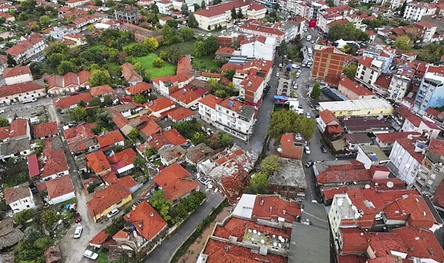 Sındırgı'da Yıkımın Boyutu Gün Ağarınca Belirlendi: 3 Bina Tamamen Yıkıldı