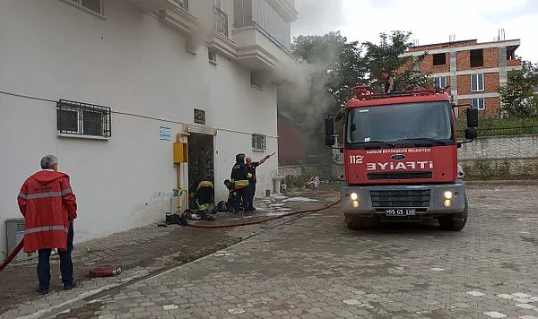 Çarşamba'da İş Yerinin Deposunda Yangın Çıktı