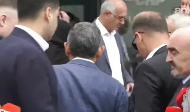 CHP Lideri Özel'in Gürsel Tekin Sorusu Karşısındaki Tavrı Gündem Oldu