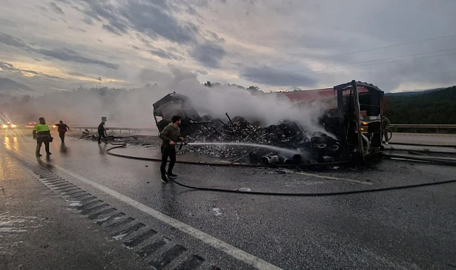 Çorum’da Seyir Halindeki Tır Alev Aldı: Araç Kullanılamaz Hale Geldi