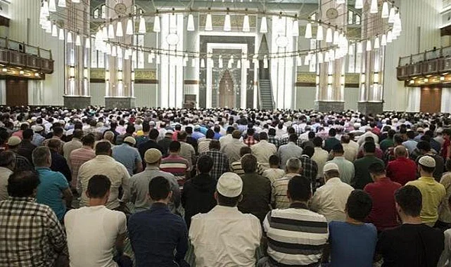 Cuma Namazı Kaç Rekat? Cuma Namazı Nasıl Kılınır?