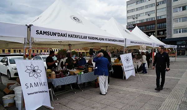 Cumhuriyet Meydanı Hemşehri Dernekleriyle Şenlendi: Samsun'da Yöresel Lezzet Şöleni