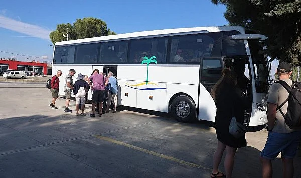 Denizli Kale’nin Tescilli Lezzetleri Turistlerin Gözdesi: Biber Tatarı ve Pideye Bayıldılar