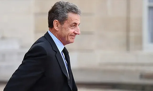 Eski Fransa Cumhurbaşkanı Sarkozy Cezaevine Giriyor