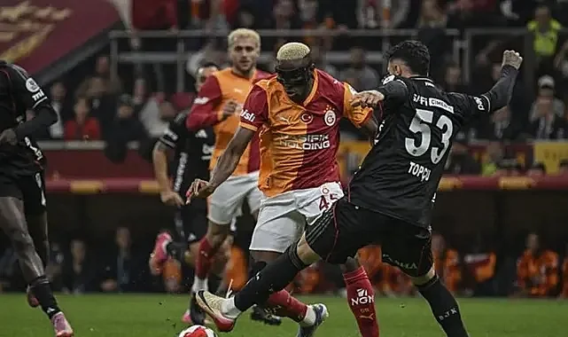 Galatasaray, Beşiktaş Maçında Olay! İki Futbolcu Birbirine Girdi