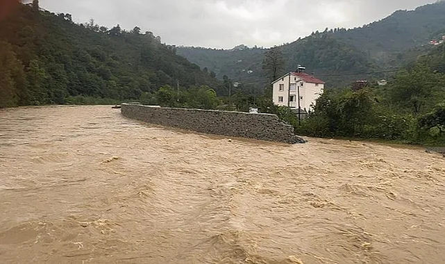 Giresun'da Sağanak Felaketi: Mahsur Kalan 19 Kişi Kurtarıldı.