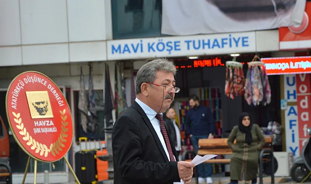 Havza'da CHP ve ADD Üyeleri Anıta Çelenk Sundu