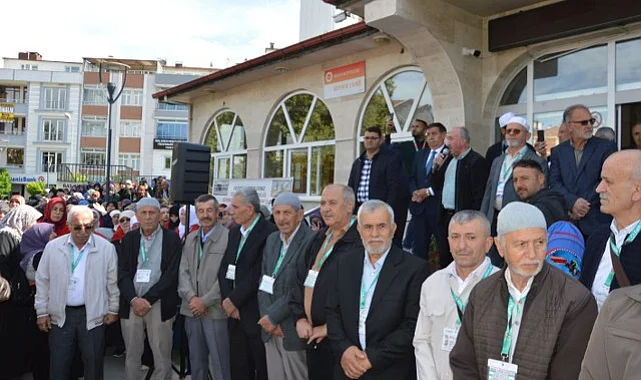 Havza’dan Umreye Giden 60 Kişilik Kafile Dualarla Uğurlandı