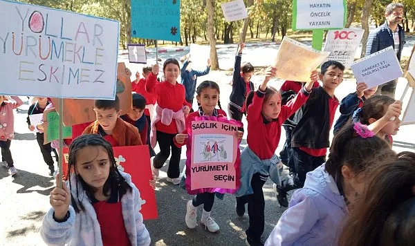 Havza'da Minik Adımlardan Sağlığa Çağrı: Öğrenciler Pankartlarla Yürüdü