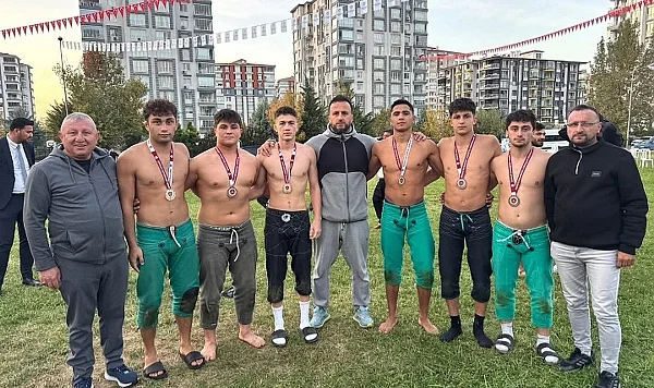 İlkadım Belediyespor Güreş Takımı Malatya'dan 6 Madalya İle Döndü