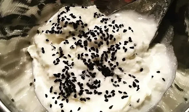 Kıkırdak Aşınmalarını Gideriyor! Yoğurdun İçine Ekleyin, Diz Ağrıları Sıfırlanıyor