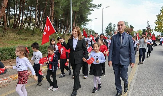OMÜ Rektörü Prof. Dr. Fatma Aydın, Öğrencilerin Cumhuriyet Coşkusuna Ortak Oldu