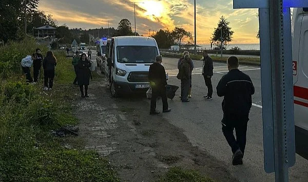 Rize Karadeniz Sahil Yolu'nda Zincirleme Kaza! Turizm Lisesi Öğrencilerini Taşıyan Servis Çarpıştı