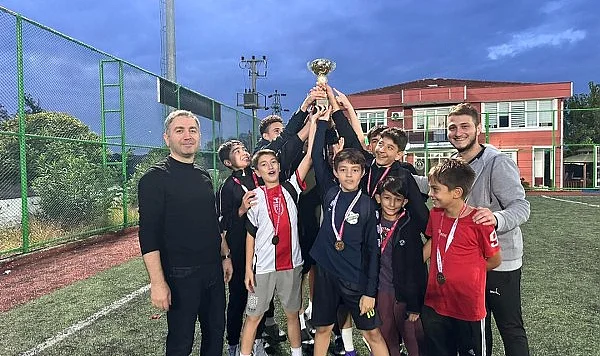 Salıpazarı 29 Ekim Cumhuriyet Bayramı Yıldızlar Futbol Turnuvası Sona Erdi
