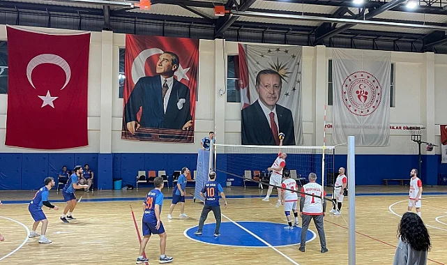 Salıpazarı'nda Cumhuriyet Voleybol Turnuvası Başladı