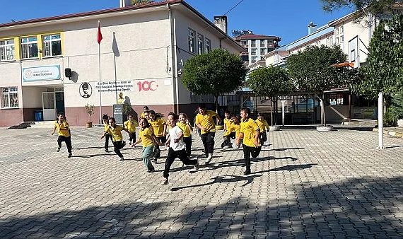Salıpazarı'nda Spor Seferberliği! Minikler Sahaya İndi!