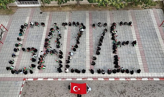 Samsun'da Lise Öğrencilerinden Filistin Bayraklarıyla Gazze Koreografisi