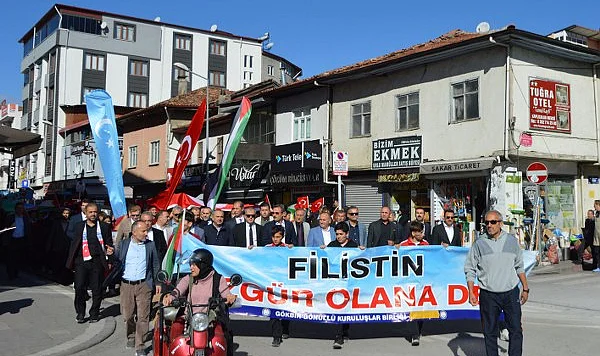 Samsun'da Nehirden Denize Özgür Filistin" Yürüyüşü
