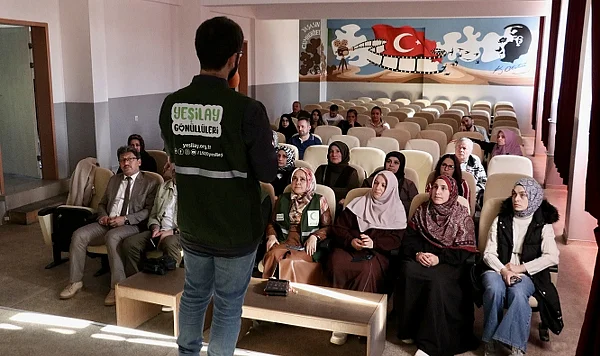 Samsun'da Yeşilay'dan Velilere Bağımlılıkla Mücadele Eğitimi