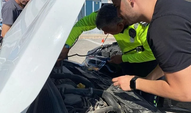 Samsun’da Yolda Kalan Ailenin Yardımına Polis Yetişti