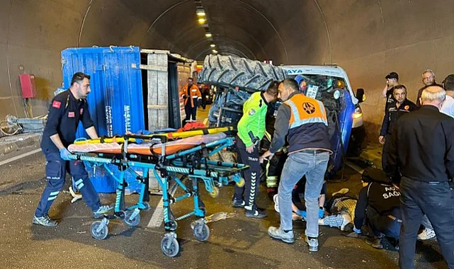 Kamyonet Traktöre Çarpmıştı: Yaralı Sürücü Hastanede Hayatını Kaybetti