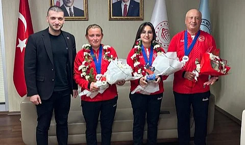 Samsunspor’un Milli Gururları Çiçeklerle Karşılandı! 