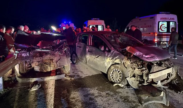 Sinop'ta Kaza: Lastik Değiştiren Araca Çarpıldı, 4 Kişi Yaralandı