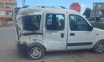 Sinop’ta Otomobil İki Motosiklete Çarptı: 2 Ağır Yaralı