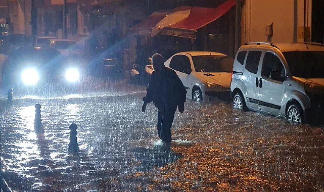Sinop'u Sağanak Vurdu: Cadde Ve Sokaklar Göle Döndü