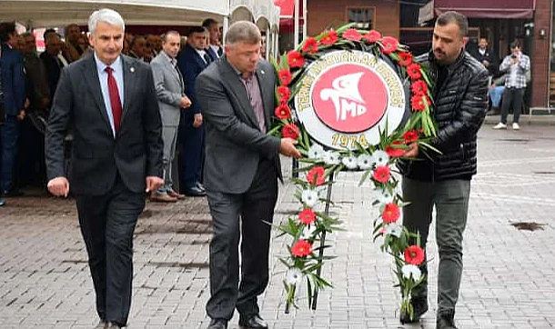 Terme'de 19 Ekim Muhtarlar Günü Coşkuyla Kutlandı: Muhtarlar Anıta Çelenk Sundu