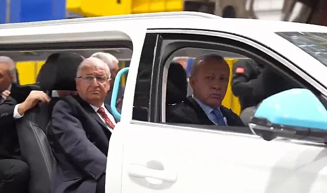 TOGG'dan Sürpriz Model: Limuzin Versiyonu İlk Kez Cumhurbaşkanı Erdoğan'la Görüntülendi!