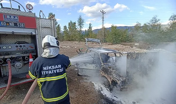Tokat’ta Otomobilde Yangın! Araç Kullanılamaz Hale Geldi