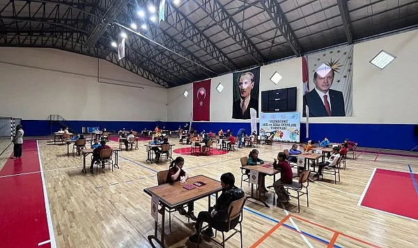 Vezirköprü'de Cumhuriyet Coşkusu Zeka Oyunlarına Taştı: Minik Dahiler Yarıştı