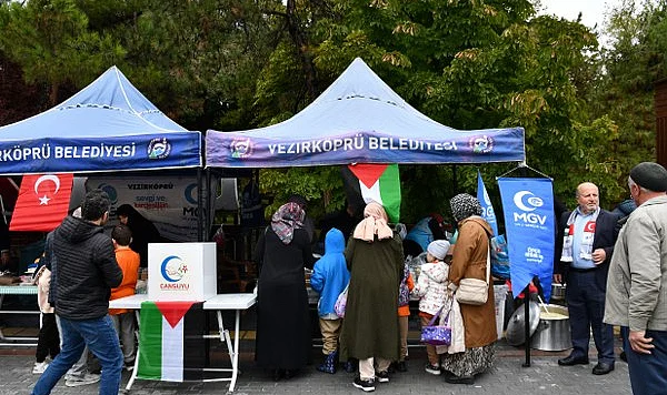 Vezirköprü'de İyilik Hareketi! Gazze İçin Kurulan Çarşıya Yoğun İlgi!