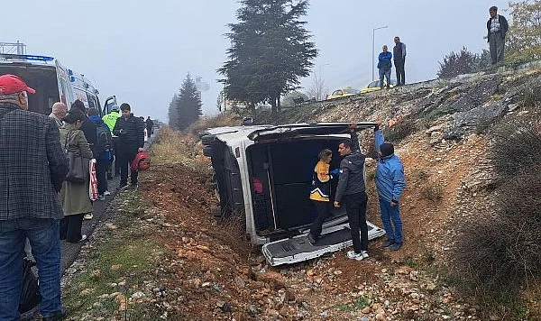 13 Kişi Yaralandı! Muğla’da Yolcu Minibüsü Şarampole Uçtu