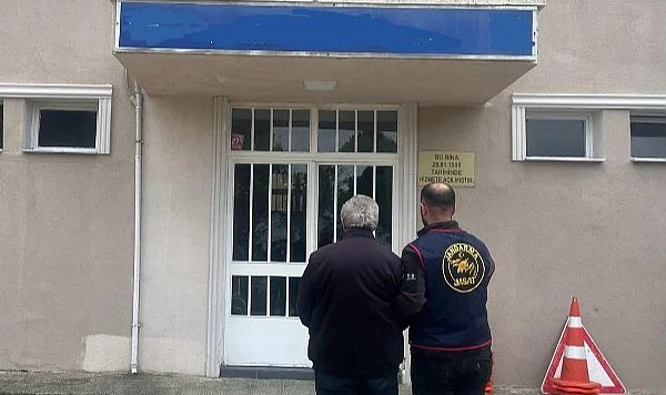 27 Yıl Hapis Cezası Olan Dolandırıcı, Manisa’da Sahte Kimlikle İşletmede Yakalandı