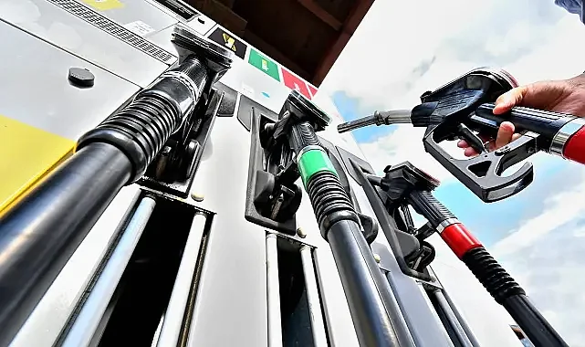 Akaryakıt Fiyatları: Benzin Motorin Ne Kadar? Cuma Günü Çifte İndirim Bekleniyor