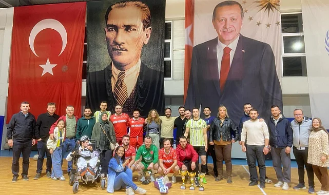 Alaçam Cumhuriyet Kupası Futsal Turnuvası Şampiyonu Gençlik Spor Oldu